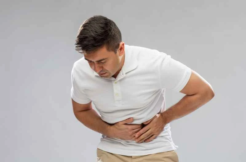 Can hives cause stomach pain?