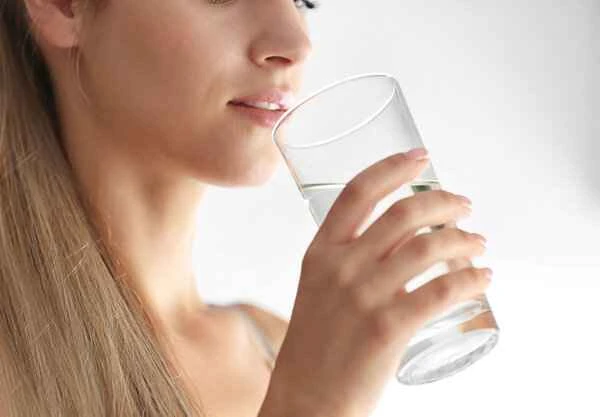 Is drinking water helpful for shingles patients?
