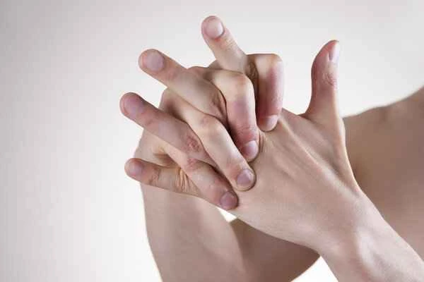 What causes cracked, itchy, and white skin on the hands?