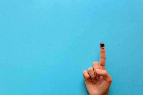 How long does it take to repair scars on fingers?