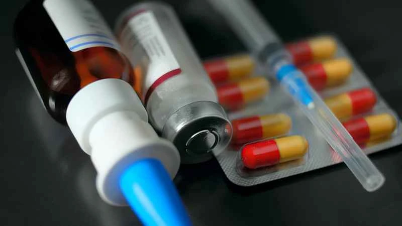 What medications are available for psoriasis without hormones?