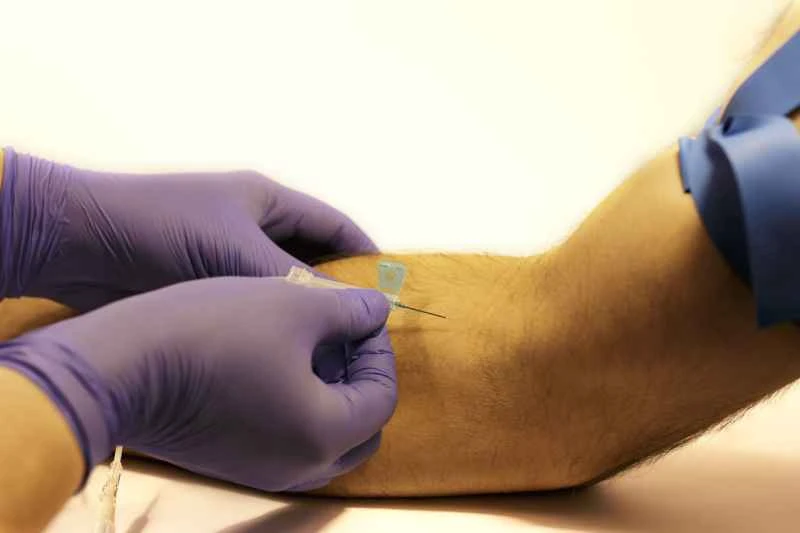 Is injection effective for women with urticaria?