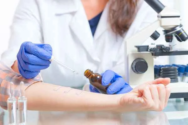 How many items are included in a skin allergy test?