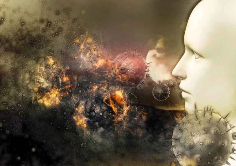 Is urticaria contagious and how should it be treated?