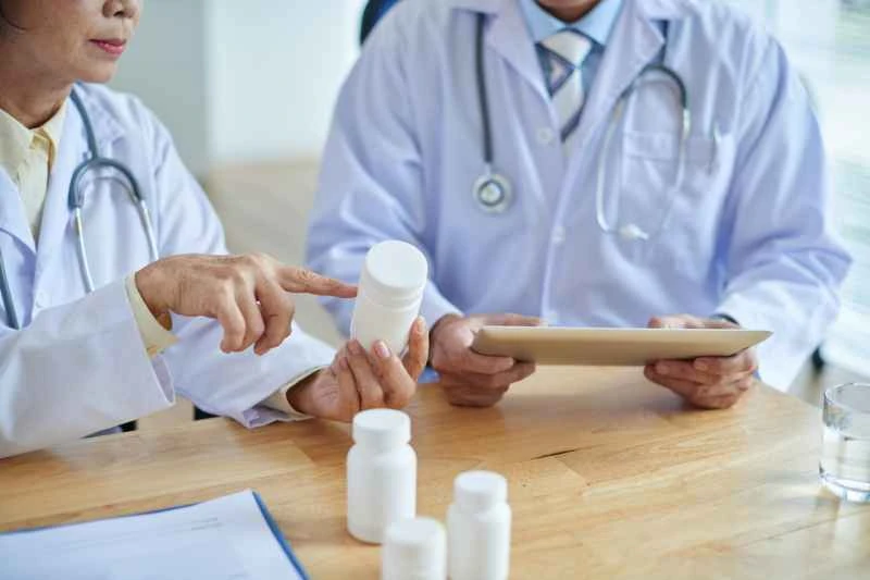 What causes chronic urticaria and how can it be cured?