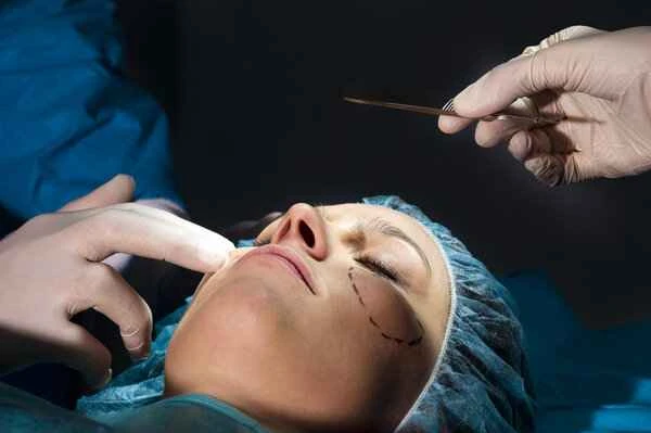 How to perform facial scar surgery well