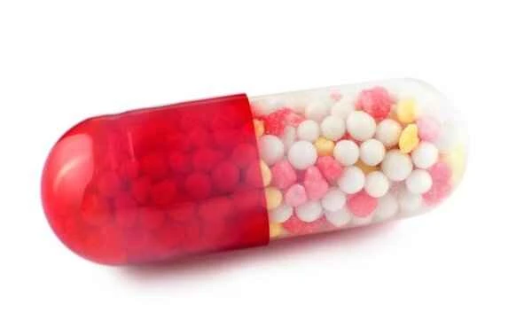 What medicine is best for treating itchy cheilitis?